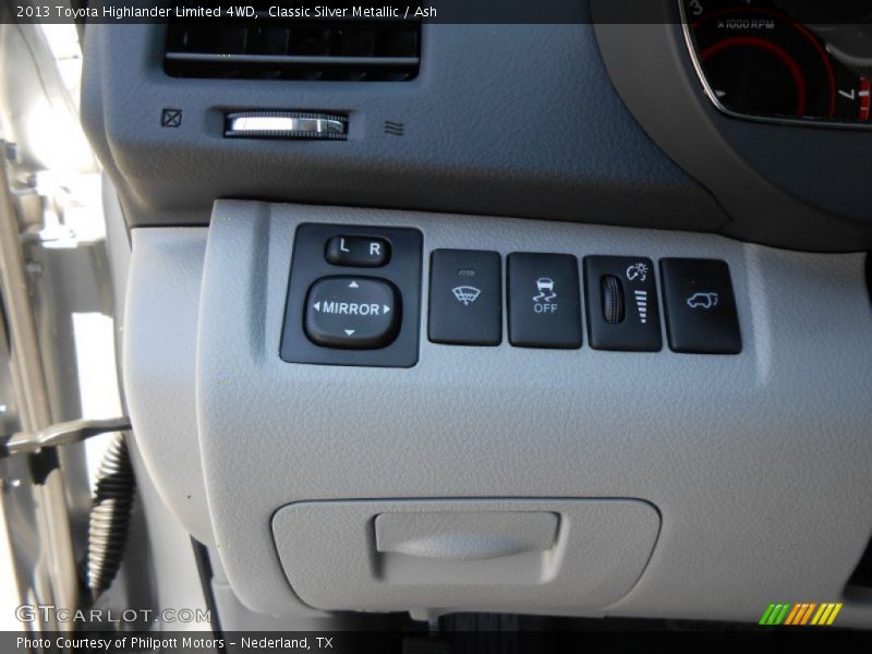 Classic Silver Metallic / Ash 2013 Toyota Highlander Limited 4WD
