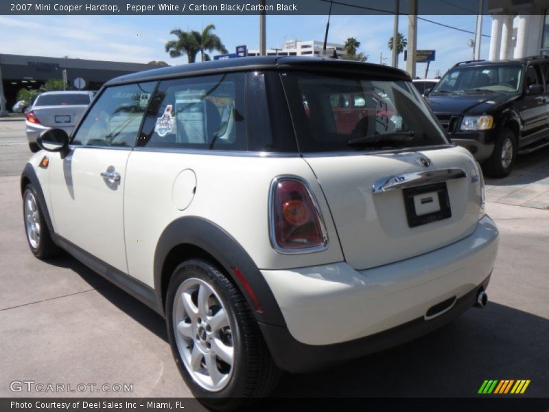 Pepper White / Carbon Black/Carbon Black 2007 Mini Cooper Hardtop