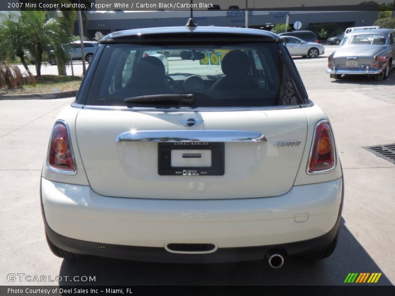 Pepper White / Carbon Black/Carbon Black 2007 Mini Cooper Hardtop