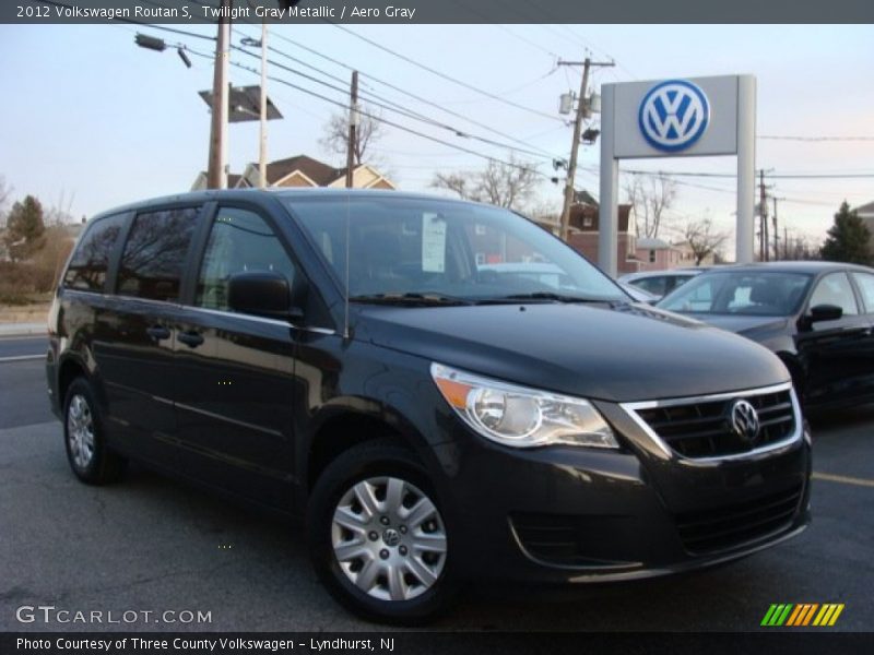 Twilight Gray Metallic / Aero Gray 2012 Volkswagen Routan S