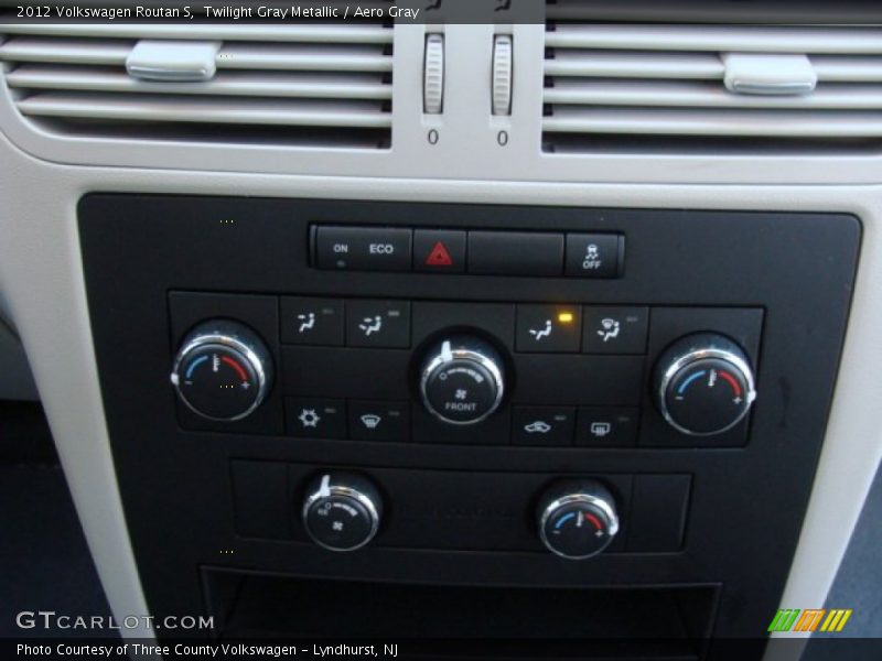 Twilight Gray Metallic / Aero Gray 2012 Volkswagen Routan S
