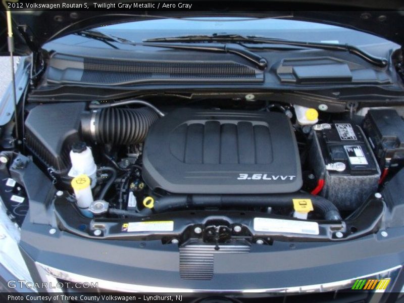 Twilight Gray Metallic / Aero Gray 2012 Volkswagen Routan S