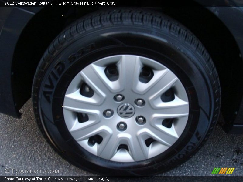 Twilight Gray Metallic / Aero Gray 2012 Volkswagen Routan S