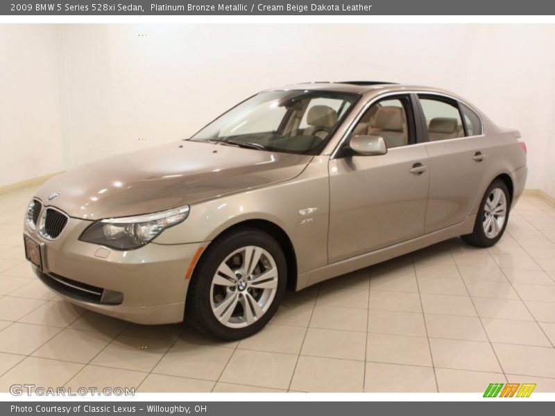 Front 3/4 View of 2009 5 Series 528xi Sedan