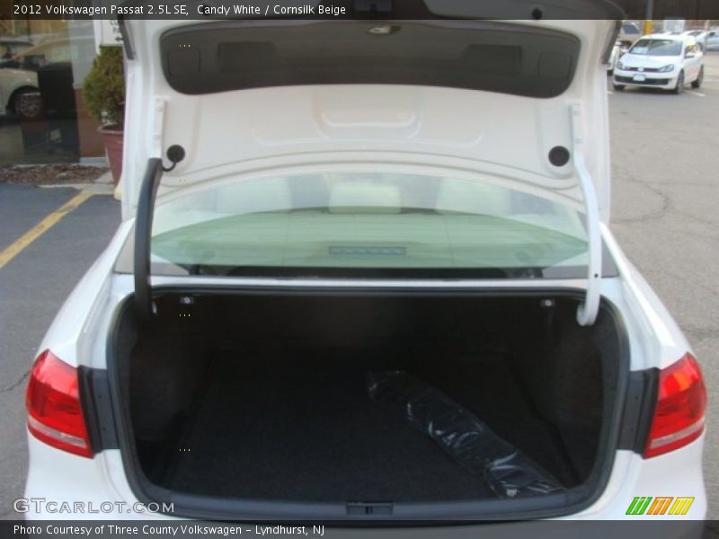 Candy White / Cornsilk Beige 2012 Volkswagen Passat 2.5L SE