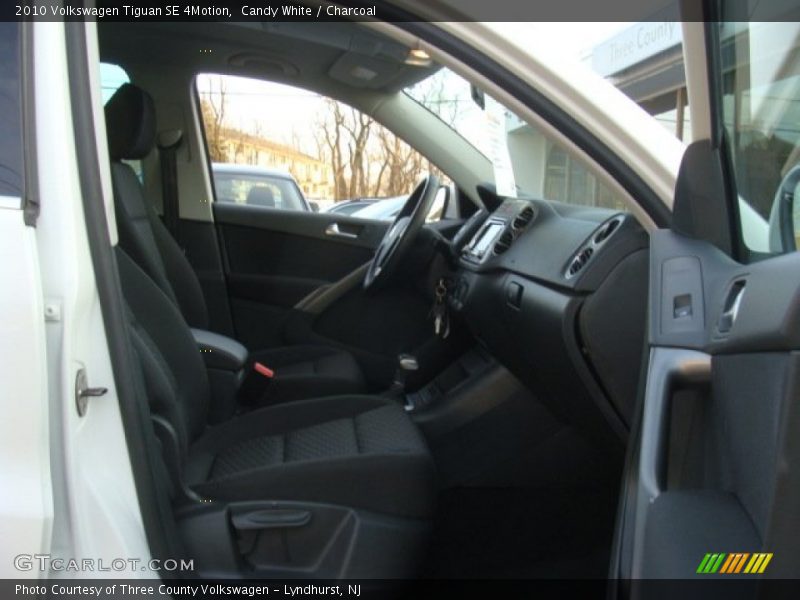 Candy White / Charcoal 2010 Volkswagen Tiguan SE 4Motion