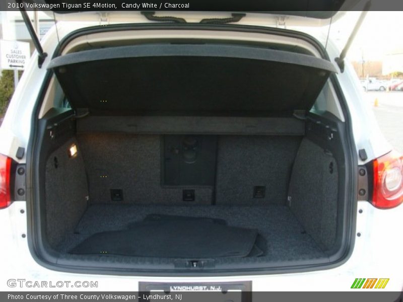 Candy White / Charcoal 2010 Volkswagen Tiguan SE 4Motion