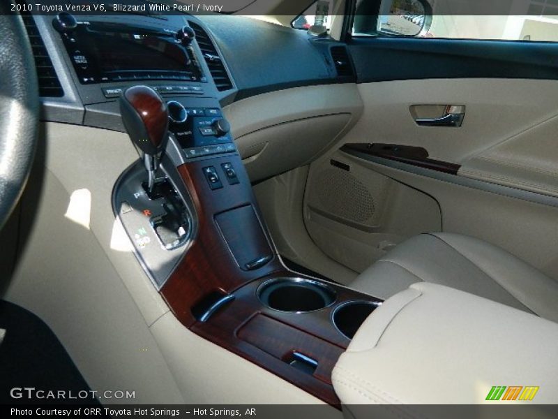 Blizzard White Pearl / Ivory 2010 Toyota Venza V6