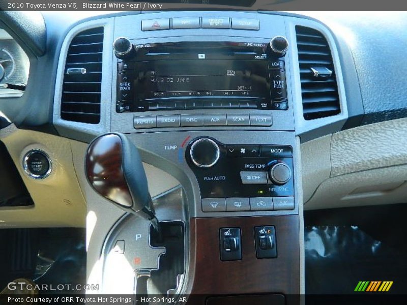 Blizzard White Pearl / Ivory 2010 Toyota Venza V6