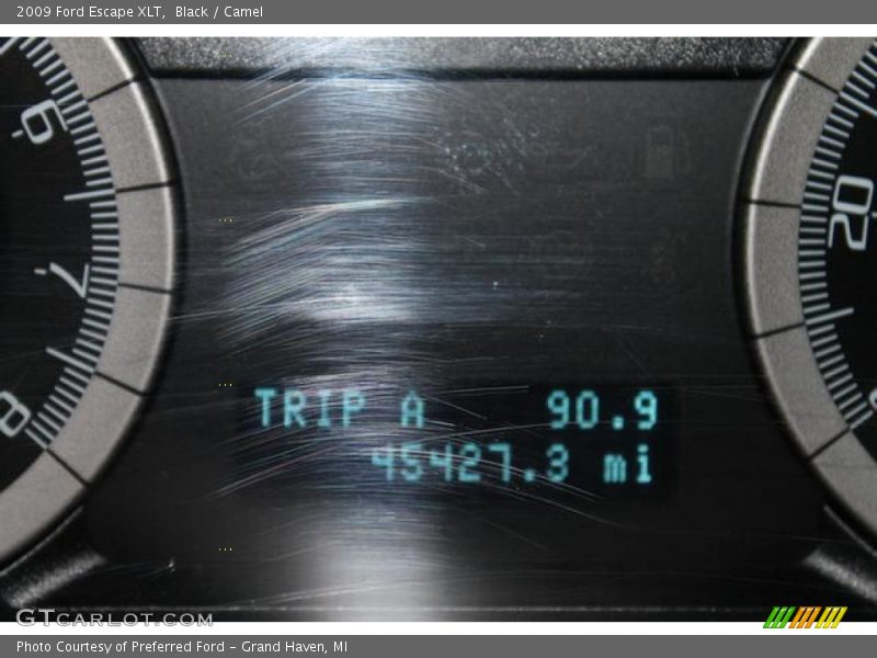 Black / Camel 2009 Ford Escape XLT