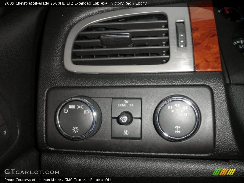 Controls of 2009 Silverado 2500HD LTZ Extended Cab 4x4