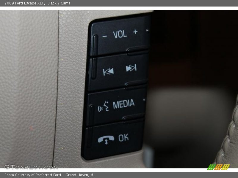 Black / Camel 2009 Ford Escape XLT