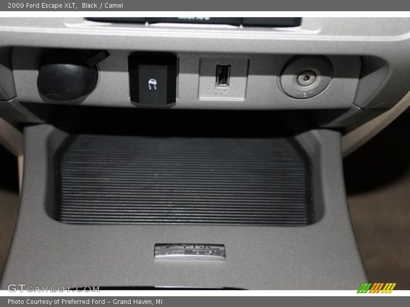 Black / Camel 2009 Ford Escape XLT