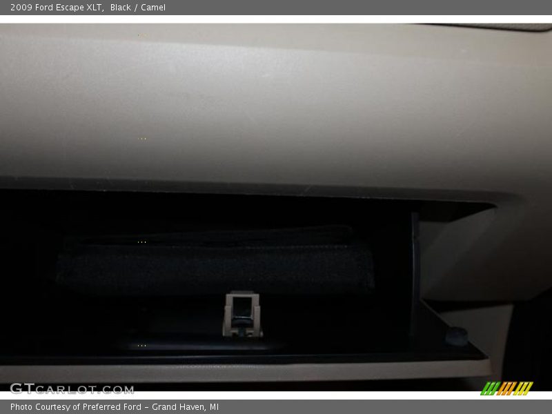 Black / Camel 2009 Ford Escape XLT