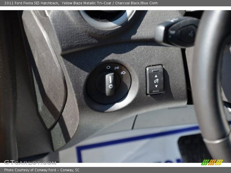 Yellow Blaze Metallic Tri-Coat / Charcoal Black/Blue Cloth 2011 Ford Fiesta SES Hatchback