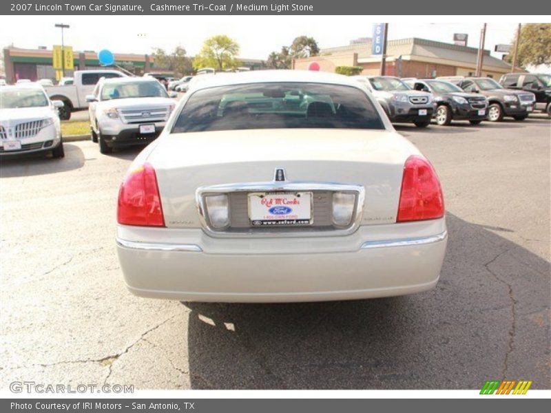 Cashmere Tri-Coat / Medium Light Stone 2007 Lincoln Town Car Signature
