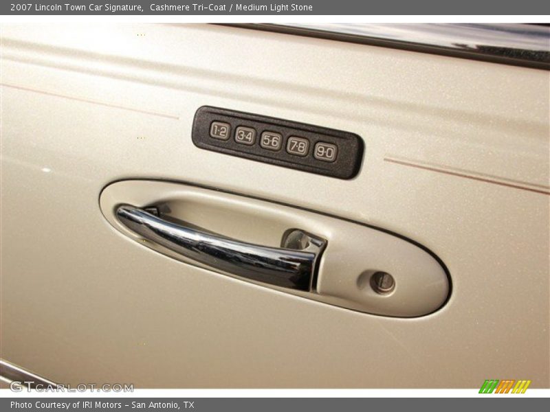 Cashmere Tri-Coat / Medium Light Stone 2007 Lincoln Town Car Signature