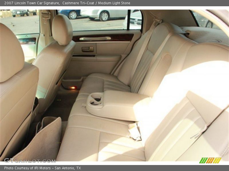 Cashmere Tri-Coat / Medium Light Stone 2007 Lincoln Town Car Signature