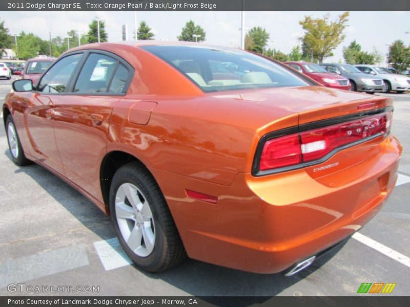 Toxic Orange Pearl / Black/Light Frost Beige 2011 Dodge Charger SE