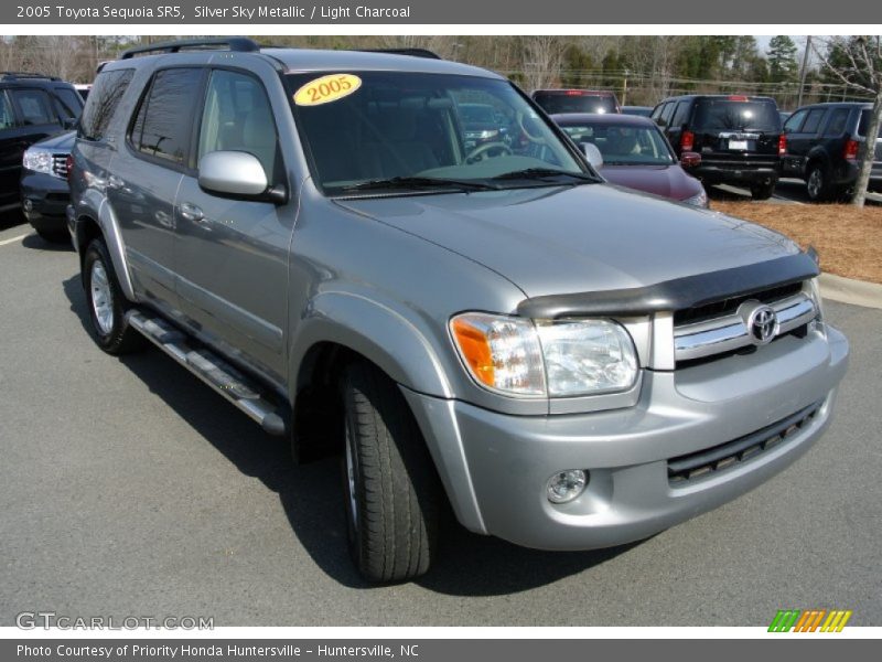 Front 3/4 View of 2005 Sequoia SR5