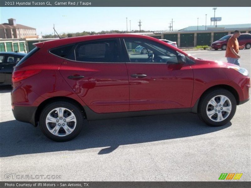 Garnet Red / Taupe 2013 Hyundai Tucson GL