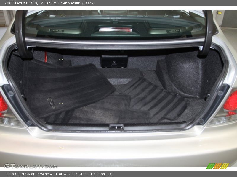  2005 IS 300 Trunk