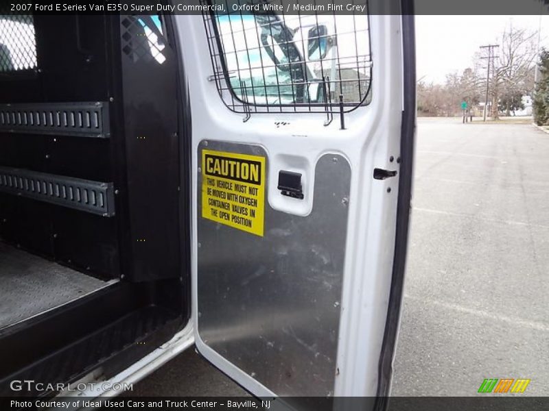 Oxford White / Medium Flint Grey 2007 Ford E Series Van E350 Super Duty Commercial