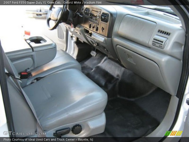 Dashboard of 2007 F350 Super Duty XL Crew Cab