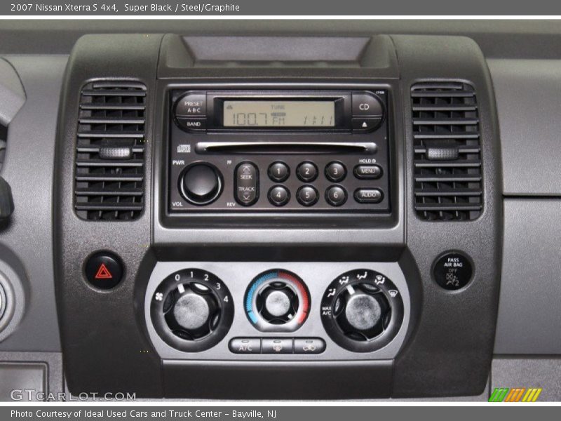 Controls of 2007 Xterra S 4x4