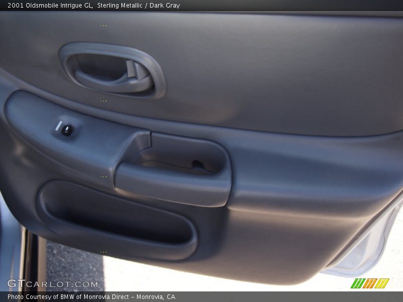 Sterling Metallic / Dark Gray 2001 Oldsmobile Intrigue GL