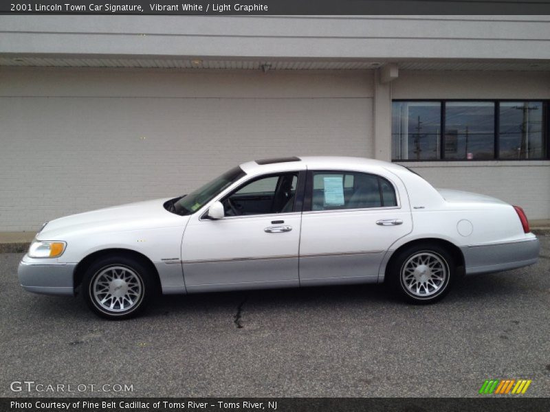 Vibrant White / Light Graphite 2001 Lincoln Town Car Signature