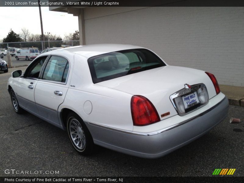 Vibrant White / Light Graphite 2001 Lincoln Town Car Signature