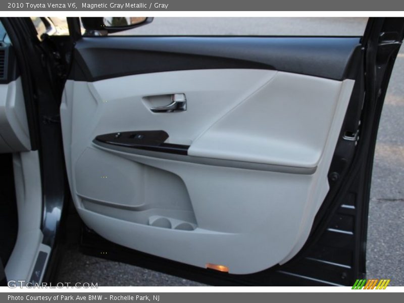 Magnetic Gray Metallic / Gray 2010 Toyota Venza V6
