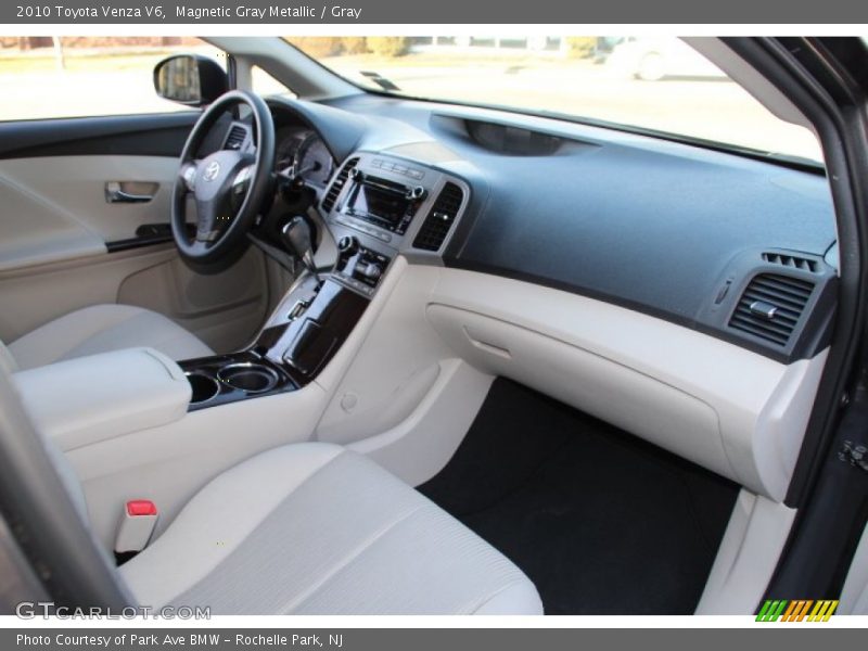 Magnetic Gray Metallic / Gray 2010 Toyota Venza V6