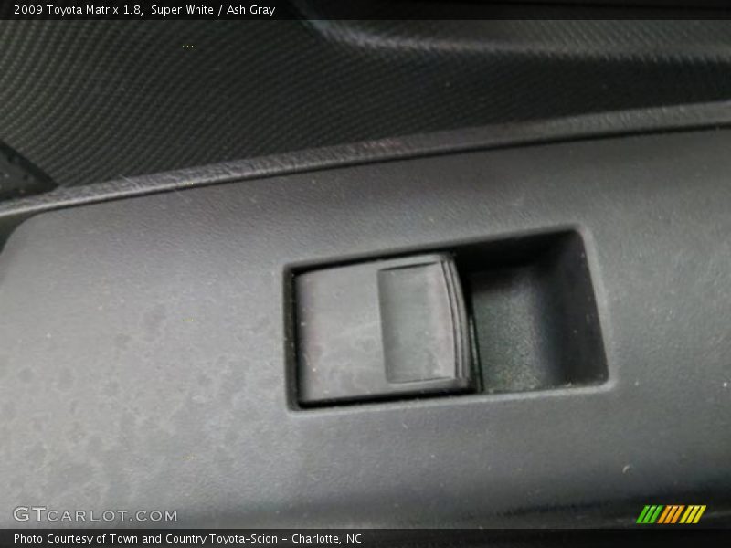 Super White / Ash Gray 2009 Toyota Matrix 1.8