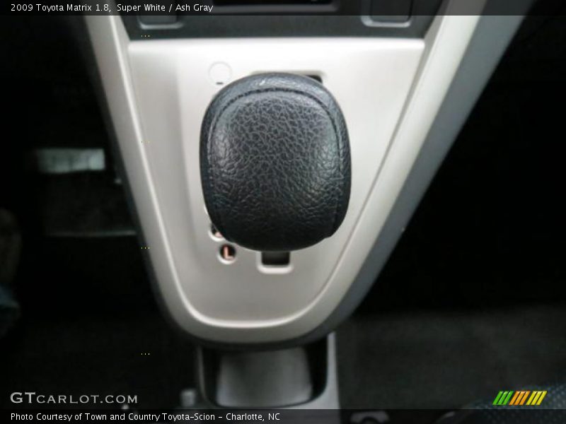 Super White / Ash Gray 2009 Toyota Matrix 1.8