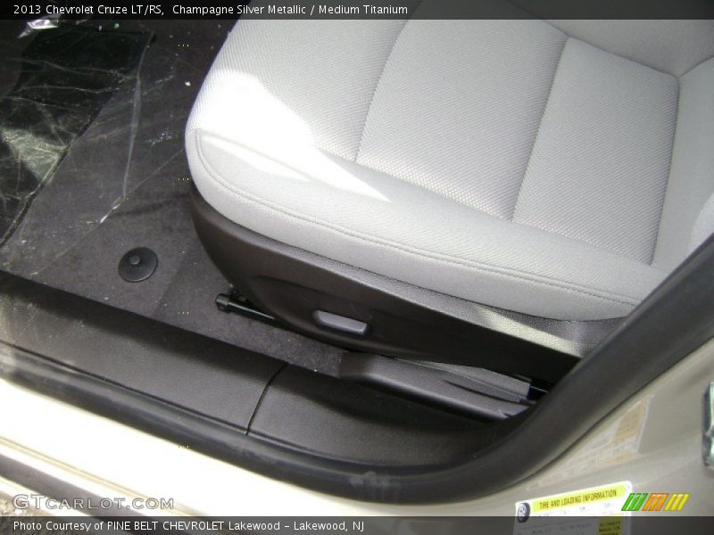 Champagne Silver Metallic / Medium Titanium 2013 Chevrolet Cruze LT/RS
