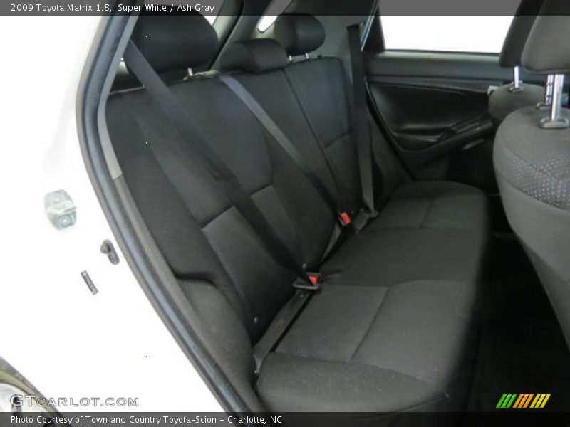 Super White / Ash Gray 2009 Toyota Matrix 1.8