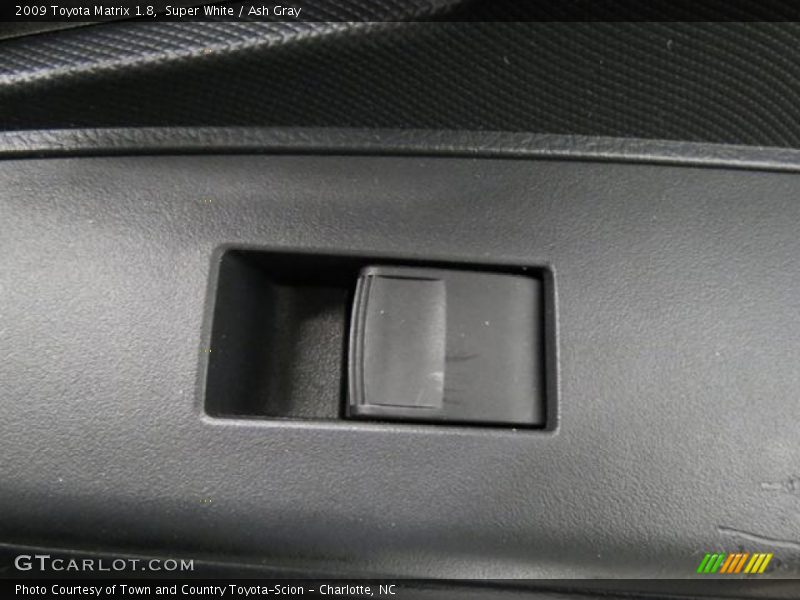 Super White / Ash Gray 2009 Toyota Matrix 1.8