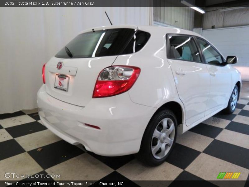 Super White / Ash Gray 2009 Toyota Matrix 1.8
