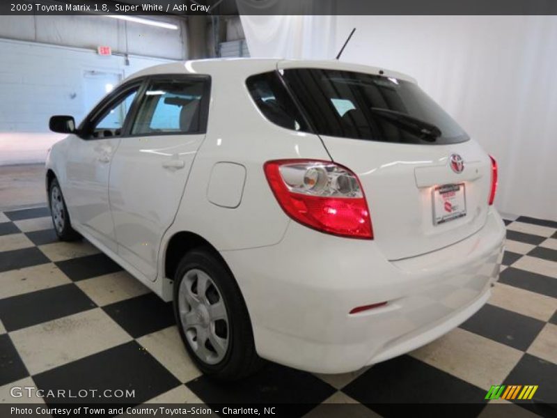 Super White / Ash Gray 2009 Toyota Matrix 1.8