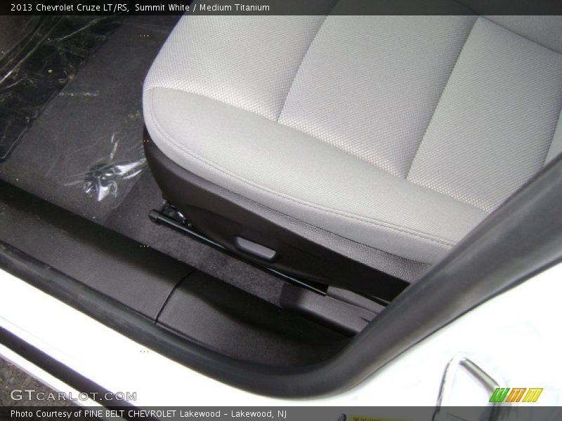 Summit White / Medium Titanium 2013 Chevrolet Cruze LT/RS