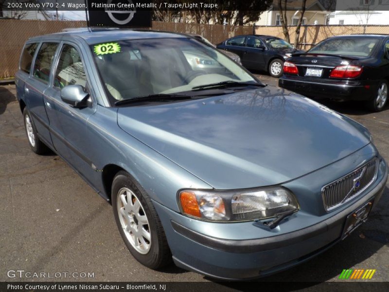 Platinum Green Metallic / Taupe/Light Taupe 2002 Volvo V70 2.4 Wagon