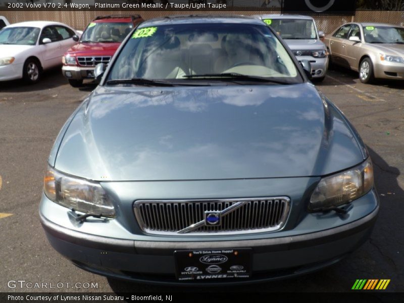 Platinum Green Metallic / Taupe/Light Taupe 2002 Volvo V70 2.4 Wagon