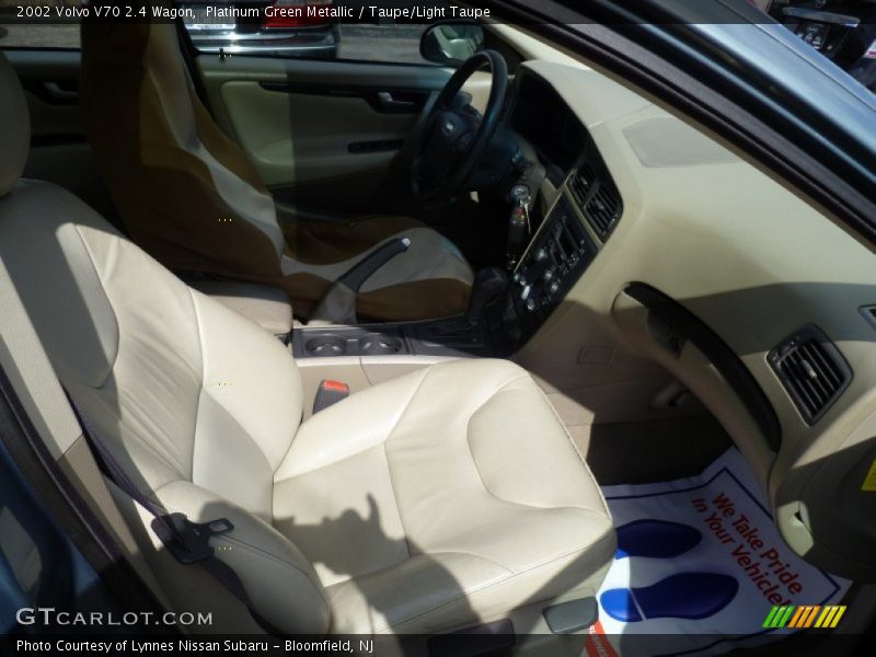 Platinum Green Metallic / Taupe/Light Taupe 2002 Volvo V70 2.4 Wagon