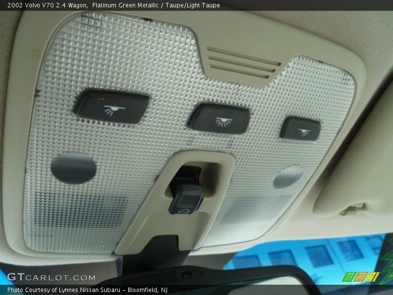 Platinum Green Metallic / Taupe/Light Taupe 2002 Volvo V70 2.4 Wagon