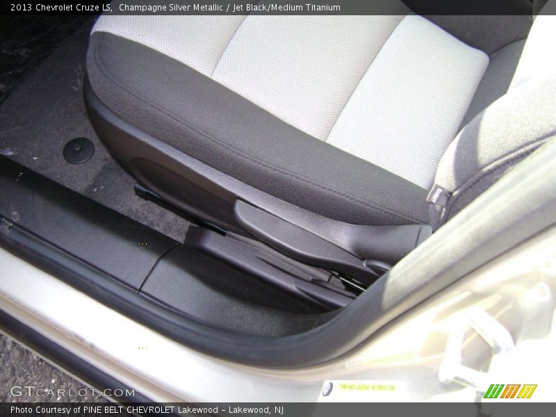 Champagne Silver Metallic / Jet Black/Medium Titanium 2013 Chevrolet Cruze LS