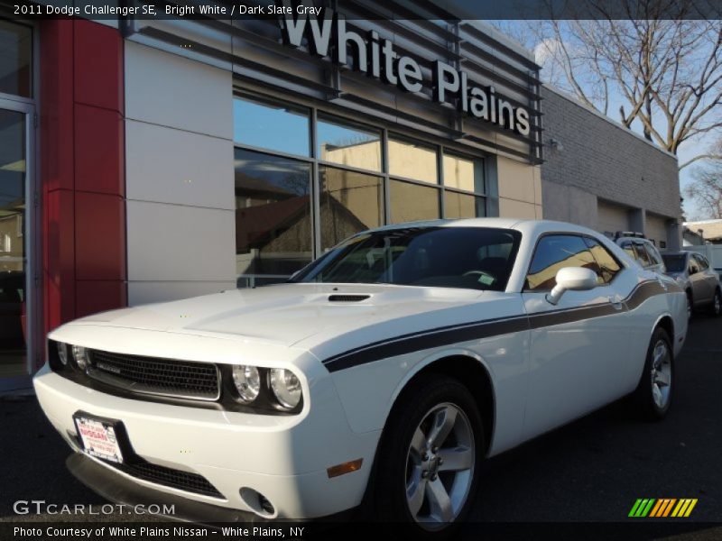 Bright White / Dark Slate Gray 2011 Dodge Challenger SE