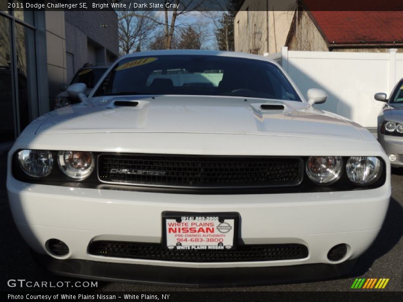 Bright White / Dark Slate Gray 2011 Dodge Challenger SE