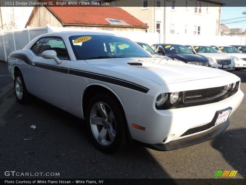 Bright White / Dark Slate Gray 2011 Dodge Challenger SE
